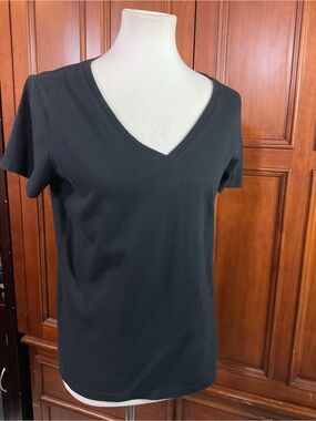 Hass Women’s Vneck Tshirt Solid Black Size Medium Lknw As Seen 100% Organic Cott